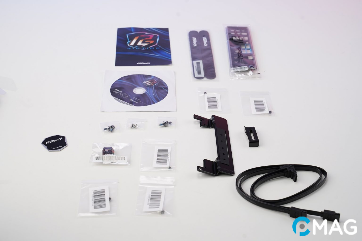 danh-gia-asrock-z690-pg-riptide-13 Giá đỡ VGA đi kèm